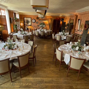 Decoration d'une salle et des tables pour un événement privé